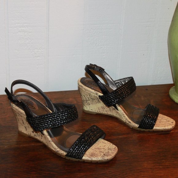 LIMITED SALE:  Life Stride Velocity with Memory Foam Wedge (Persona) Size 8.5M - Picture 2 of 7